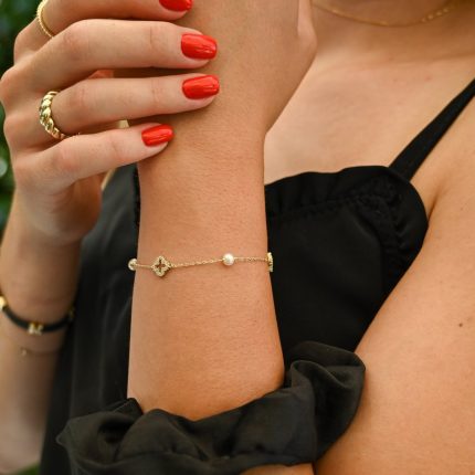 Βραχιόλι χρυσό 585 με μαργαριτάρια και σταυρό