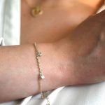 Βραχιόλι επιχρυσωμένο με κρεμαστές πέτρες
